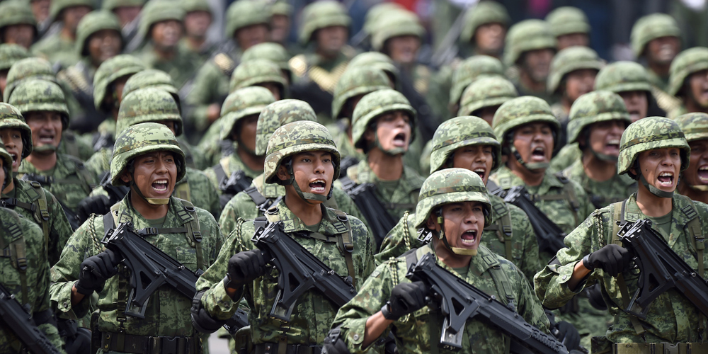 Aunque el militar se vista de civil, militar se queda