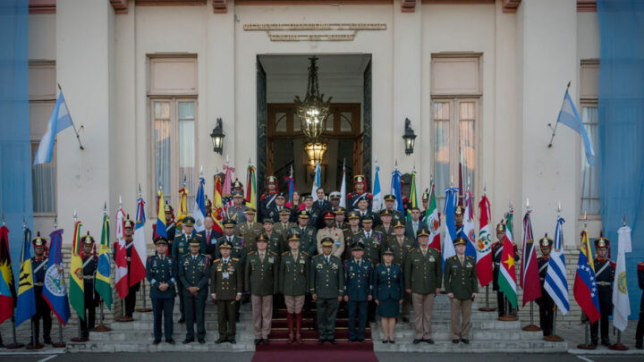 El papel de las Fuerzas Armadas en la política latinoamericana