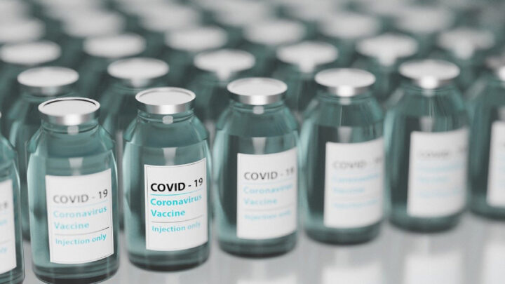 La guerra (o el “negocio”) de las vacunas contra la COVID-19